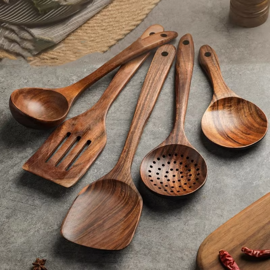 Ensemble de 5 ustensiles de cuisine en bois